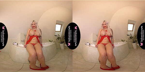 Solo blonde Jarushka Ross hevy masturbating with glass