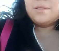 Mia Morrone ense&ntilde_ando las tetas en el parque