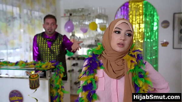 Modest muslim gril sucks boyfriend first time