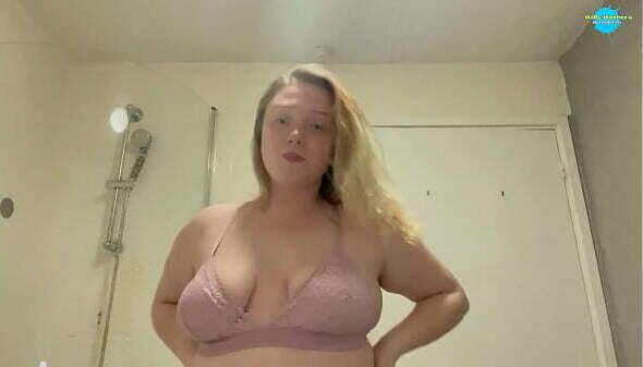 Watch TEEN Kinky Chloe record Herself getting ready