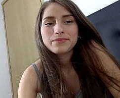 invito a mi t&iacute_mida hermanastra a jugar para poder follarmela duro y correrme en su culo