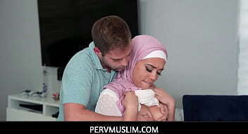 PervMuslim stepsister gives nasty blowjob