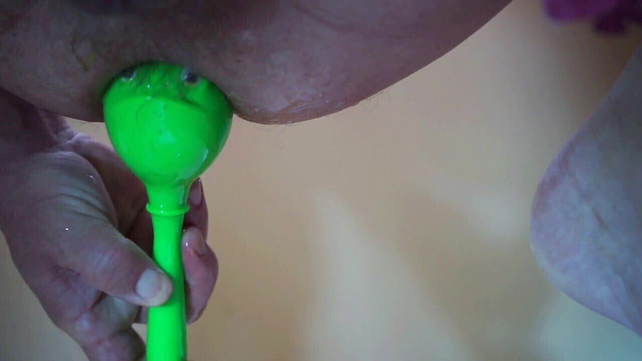 Deep Fisting in the ass and 1 Maracas 2 maracas
