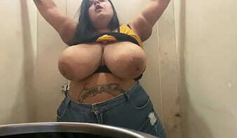 Adoro banheiro p&uacute_blico exibir Mary Jhuana