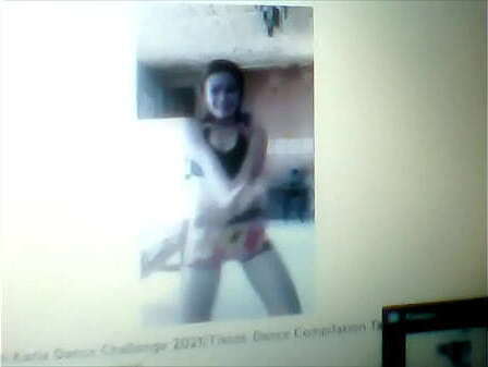 Ташитала перед вебкамерой