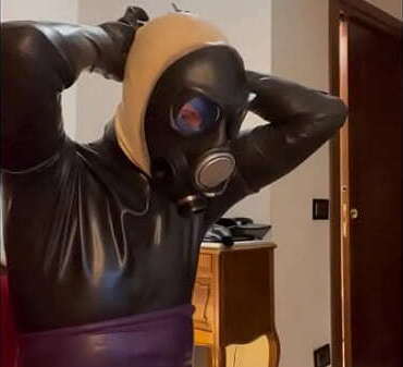 wear tight maks (for latex-rubber fetish lovers)