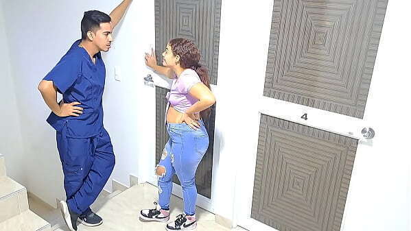 Chica embarazada cachonda chupa verga enfermero