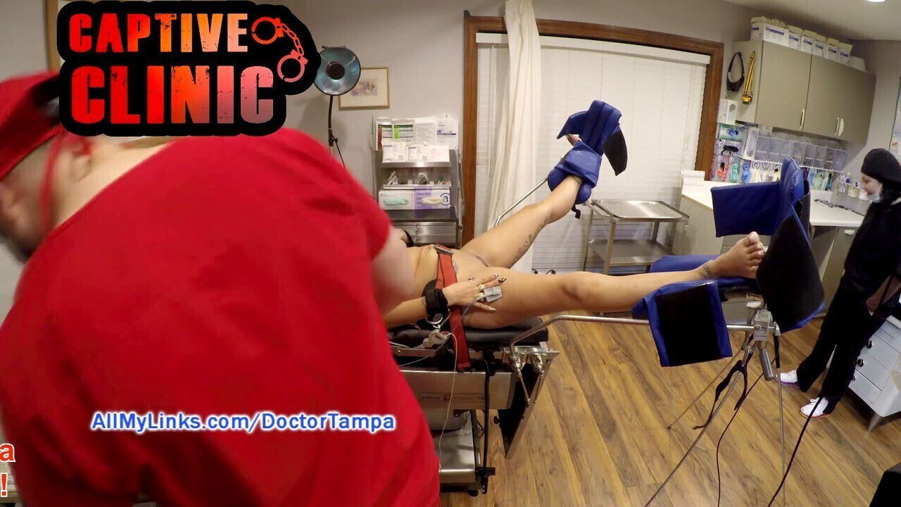 Docteur, lesbian behind scene, scene