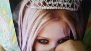 BUKKAKE ON BITCH PRINCESS AVRIL !