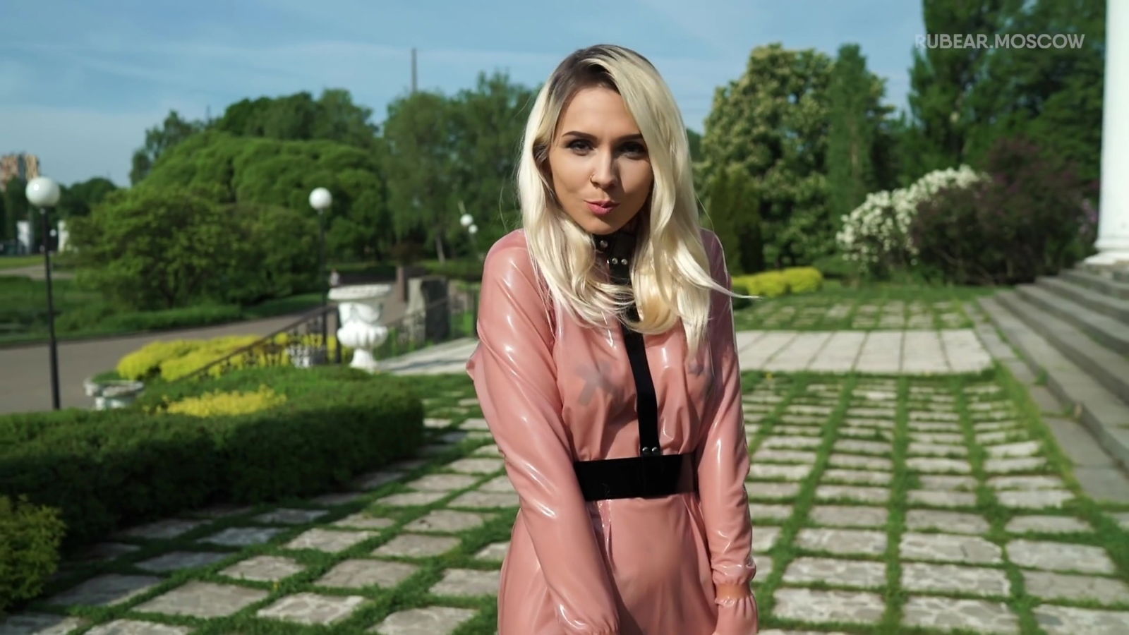 Katerina Piglet Latex Public