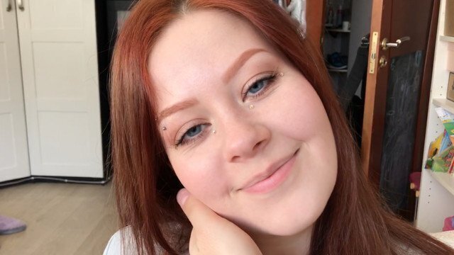 Choke Redhead Beauty Sitting