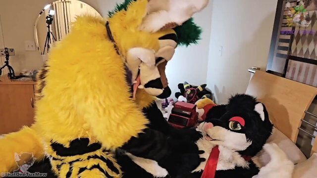 Fruity Frisky Animals [Pineapple Jamie]