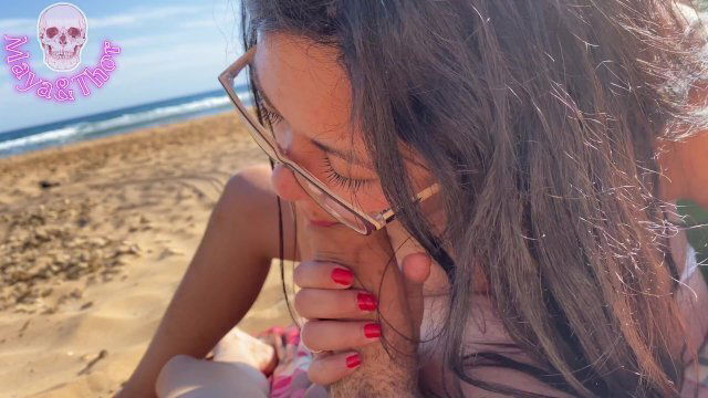 ESPAÑOLA chupa PLAYA PÚBLICA