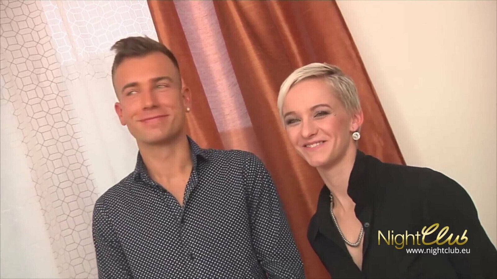 Slowakische Schlampe fickt Bodybuilder Freund,krass