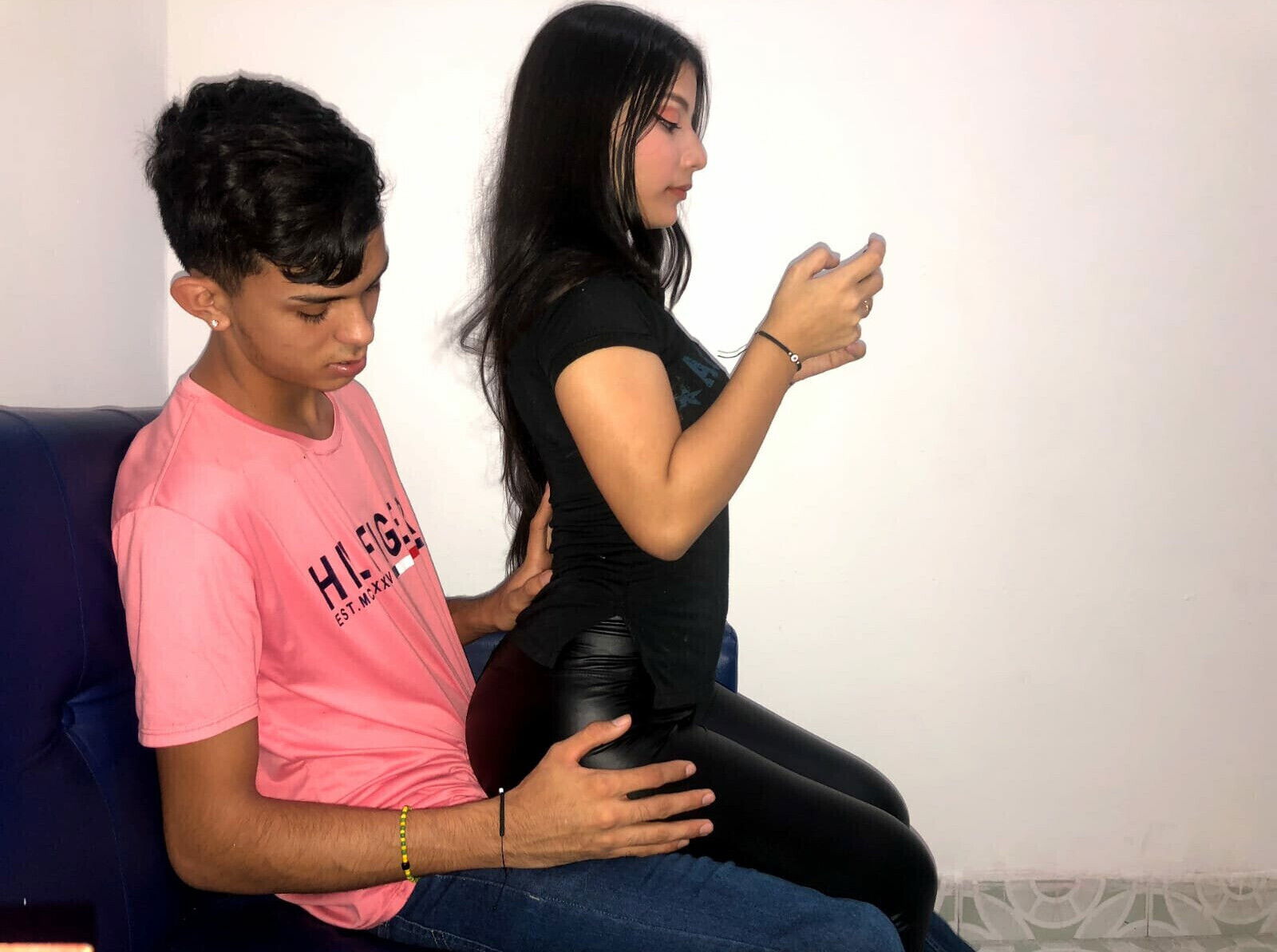 STEPBROTHER WILL TEACH PLAY CELL PHONE? 