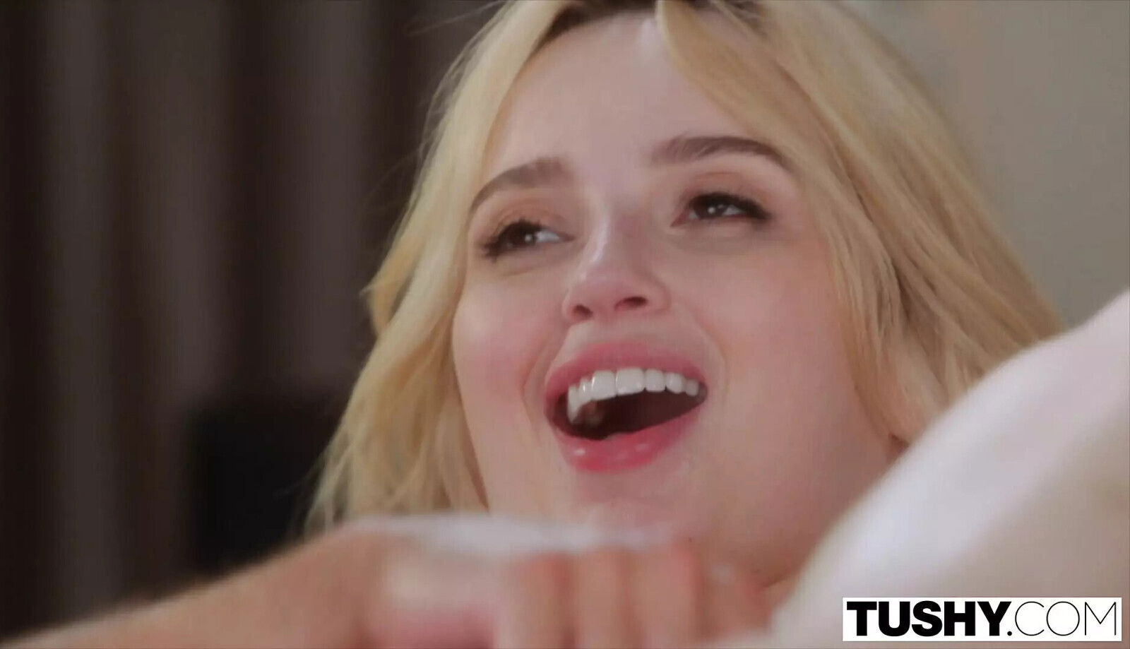 TUSHY Anal-loving influencer Lexi seduces cameraman