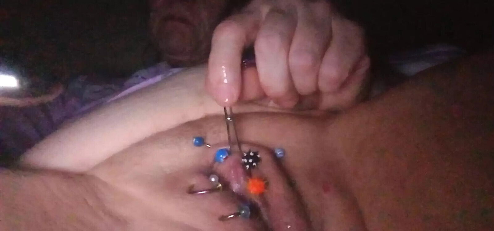 Clit clamped size sounding