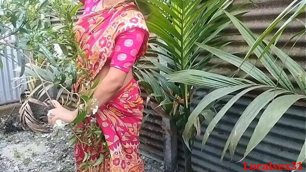 Bengali Desi Bhabhi Outdoor Chudai Devar Saath Saree main (Official Video Localsex31)