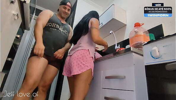 Peguei novinha lavando lou&ccedil_a fodi gostoso mesmo essa safada gosta muito...