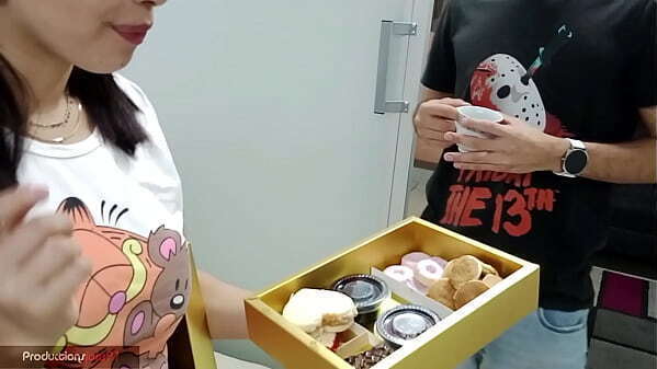 mujer llevo detalle madrastra, ella agradecimiento desnuda, baja pantal&oacute_n, mete pene boca empieza mamar, aguante penetre duro