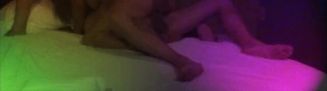 Entre a ua habitacion por error y termine en la cama con esta pareja