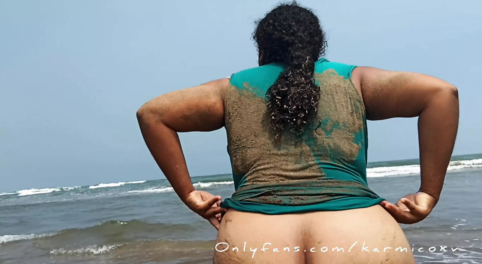 Pregnant slut Wife Shows pussy Public Beach