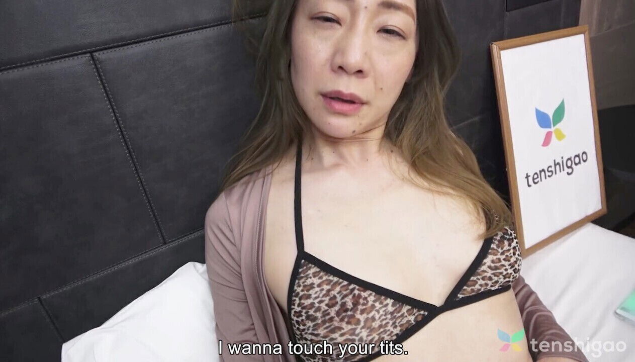 Seductive Miho Wakabayashi lingerie enjoys close-up with lover