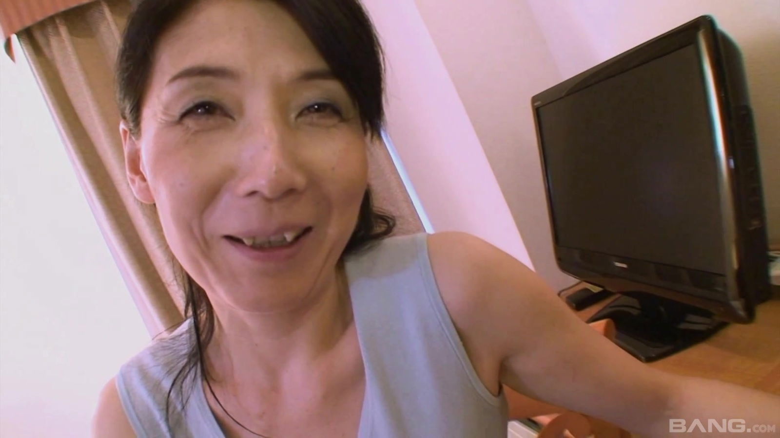 Sweet Japanese older woman giving nice handjob Chiduru Tamiya