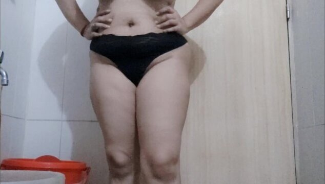 Bangladeshi Sexy Girl Cumming Extremely Hard From Shower Head