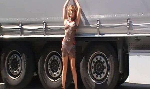 Pornsonick Exhibicionist Transparencias aparcamiento camiones parte