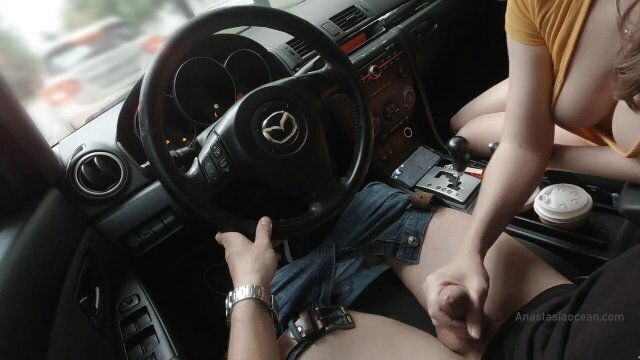 paid taxi driver with blowjob while drove home