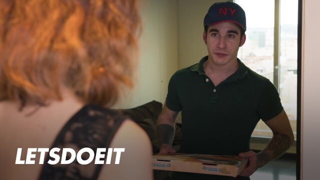 Cheating Slut Arian Fucks Boyfriend Then Lets Delivery Bang Good LETSDOEIT