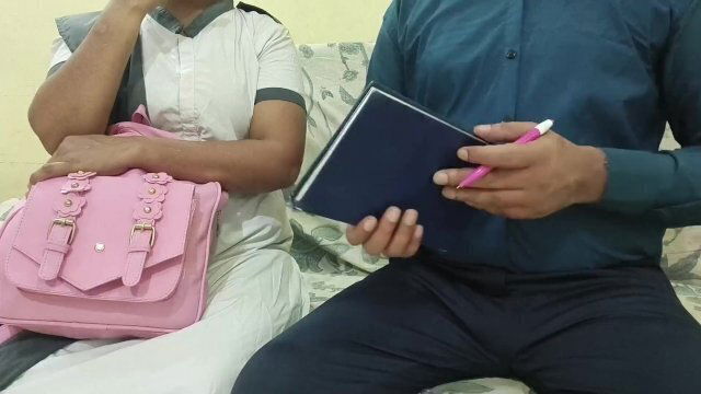 Tusion padane ladaki teacher apane Ghar bulakar choda