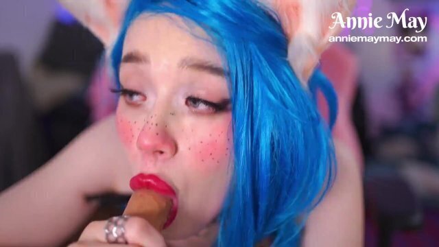 Jinx loves cocks Annie public show