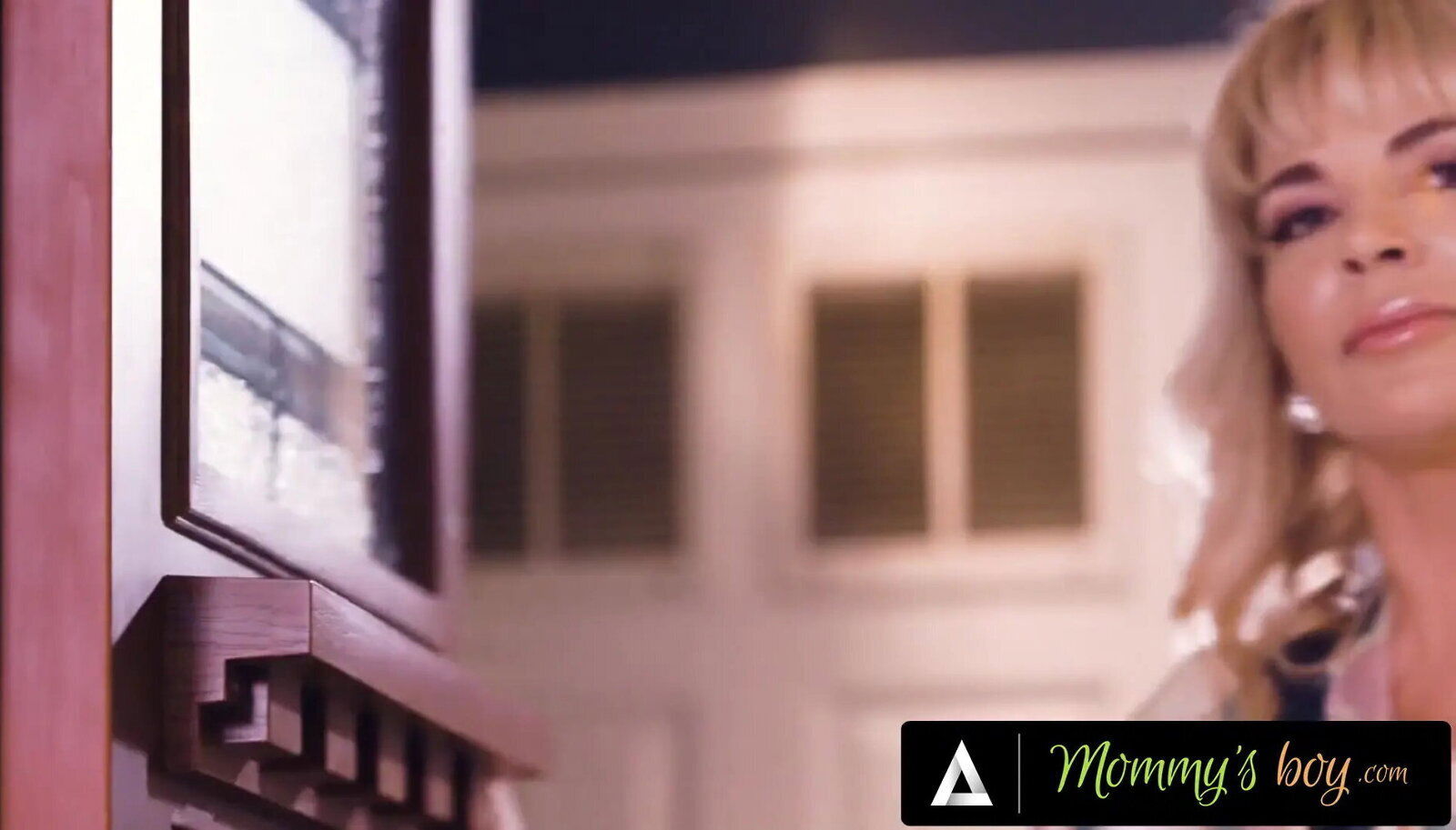 Curvy Cougar seduces Maintenance with MILF Pussy