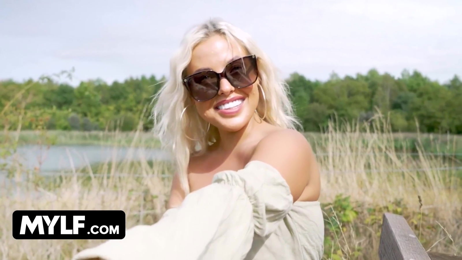 Little Louise In Lucky Stud Seduces Buxom Euro Milf And Makes Her Swallows His Cumshot