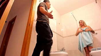 SIENTO MAMA, ESTABA TOCANDO, ESTAS BUENA