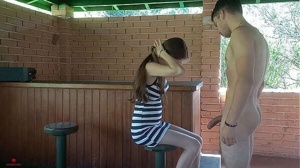 hermanastra casi descubre pero caliente estaba convenzo para follarla duro.