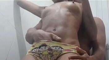 foda rapidinha banheiro minha pequena enteada enquanto minha esposa cochila