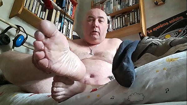 Gros punk Pascal pieds dans chambre branle final, partie