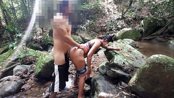 cachoeira fundo gozou tudo dentro