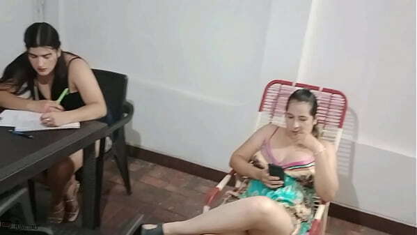 Gran sexo lesbico Madrastra aprovecha hermosa hijastra