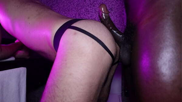 Neg&atilde_o turista dotado veio conhecer acabou macetando rabo gosto (Completo RED)