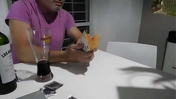 VOLVIENDO VACACIONES AMIGO INVITA COMO COJE PUTA TIENE ESQUINA CASA, TRABAJANDO