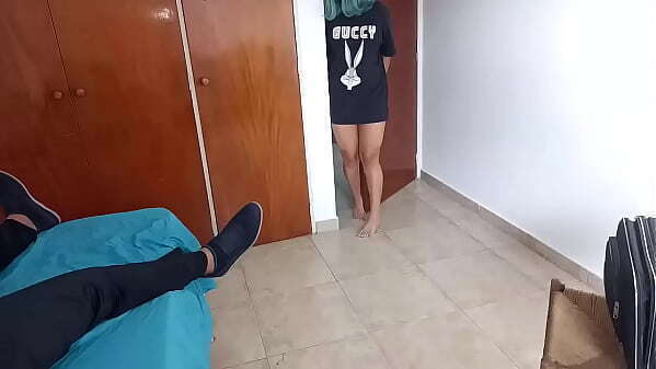 CUANDO LLEGA TRABAJA CANSADO COMO BUENA CHICA DESESTRESARLO