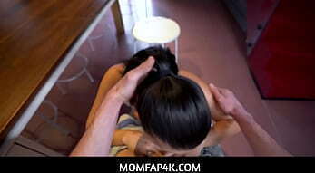 MomFap4K - Naughty MILF housewife Vickie Brown saying thank you to her stepsons bully