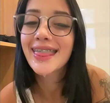 Aluna safada precisa passar chupa professor receber leitinho cara Wine Flaming