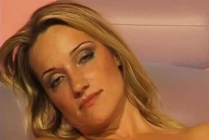 Pornstar Gabriela blonde teen masturbates pussy your pleasure