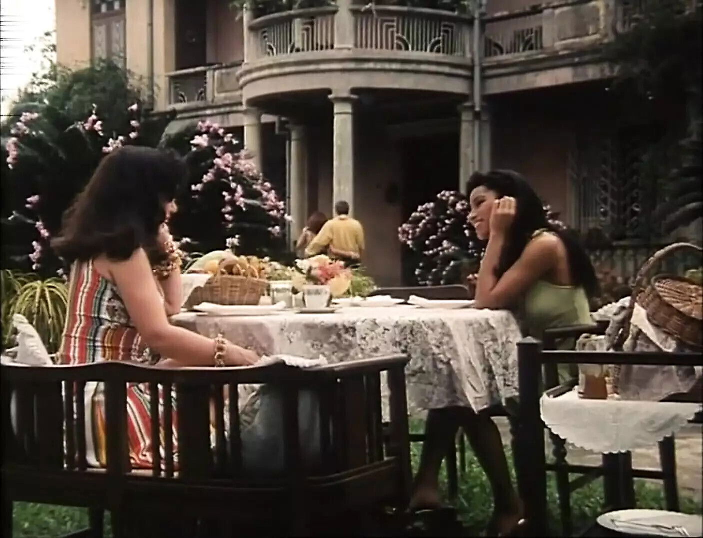 SIGNORE COSCE LARGHE Episode