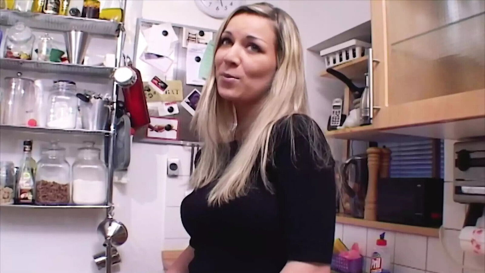 busty body German blonde pleasing pussy with glass dong